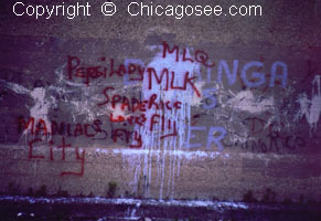 "M�niac City" Chicago wall graffiti